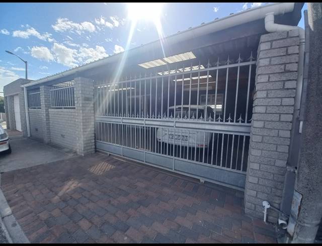 4 BEDROOM HOUSE FOR SALE IN PORTLANDS